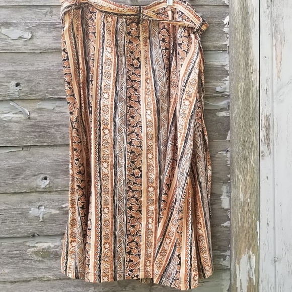 Vintage Neutral Floral print Skirt - Picture 4 of 4